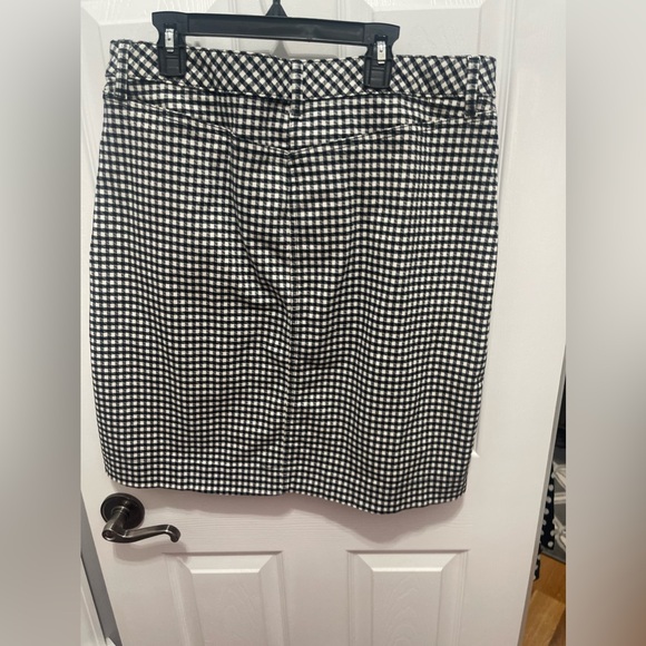 Talbots Dresses & Skirts - Talbots skirt size 10 black and white check zip up